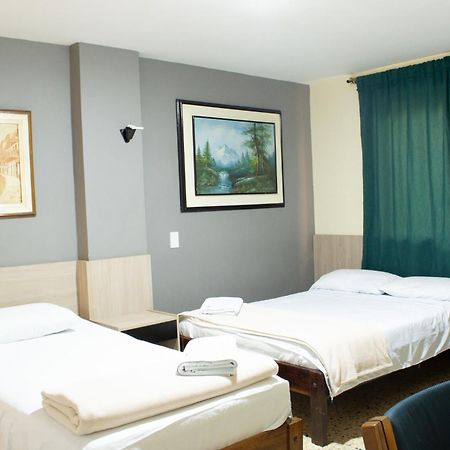 Hotel Caldas Plaza Esterno foto