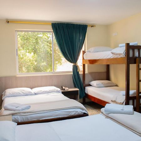 Hotel Caldas Plaza Esterno foto