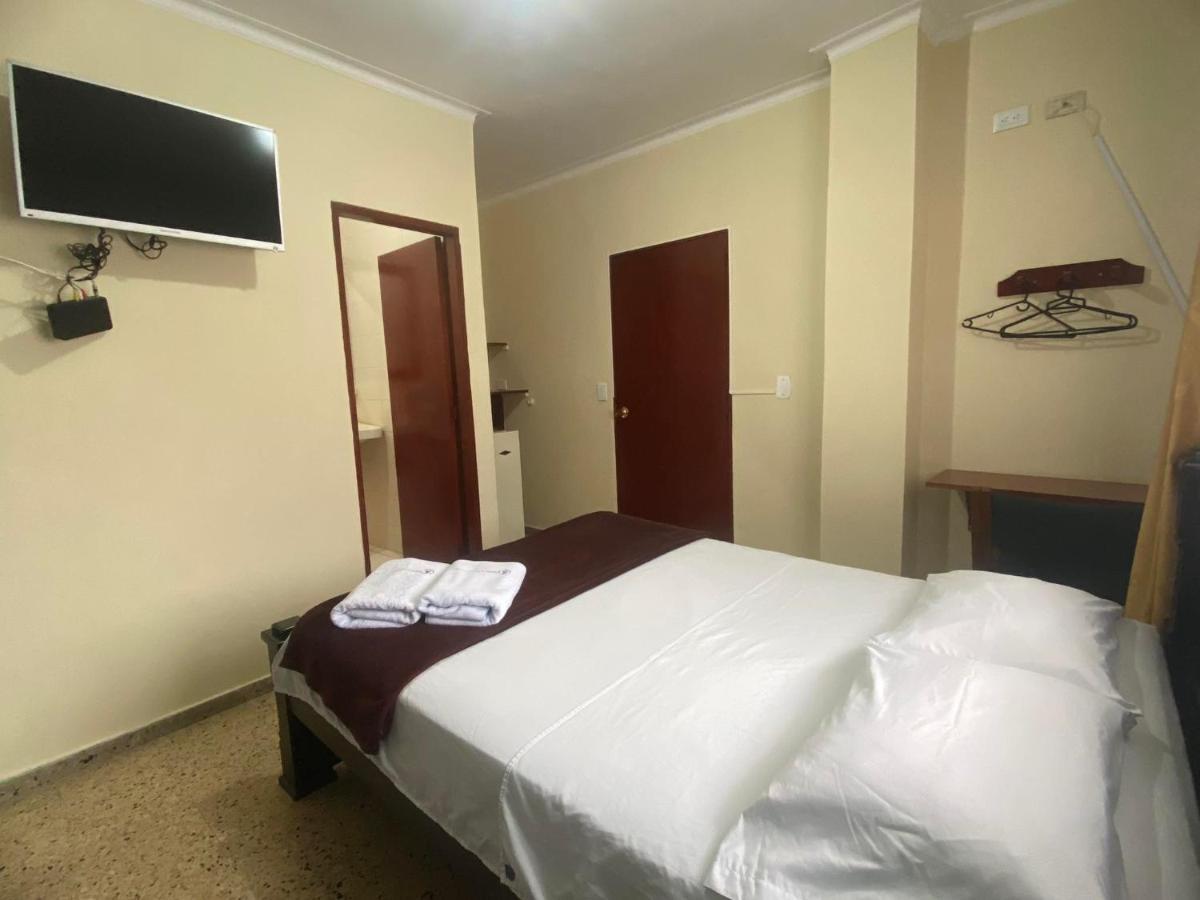 Hotel Caldas Plaza Esterno foto
