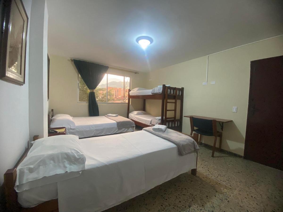 Hotel Caldas Plaza Esterno foto