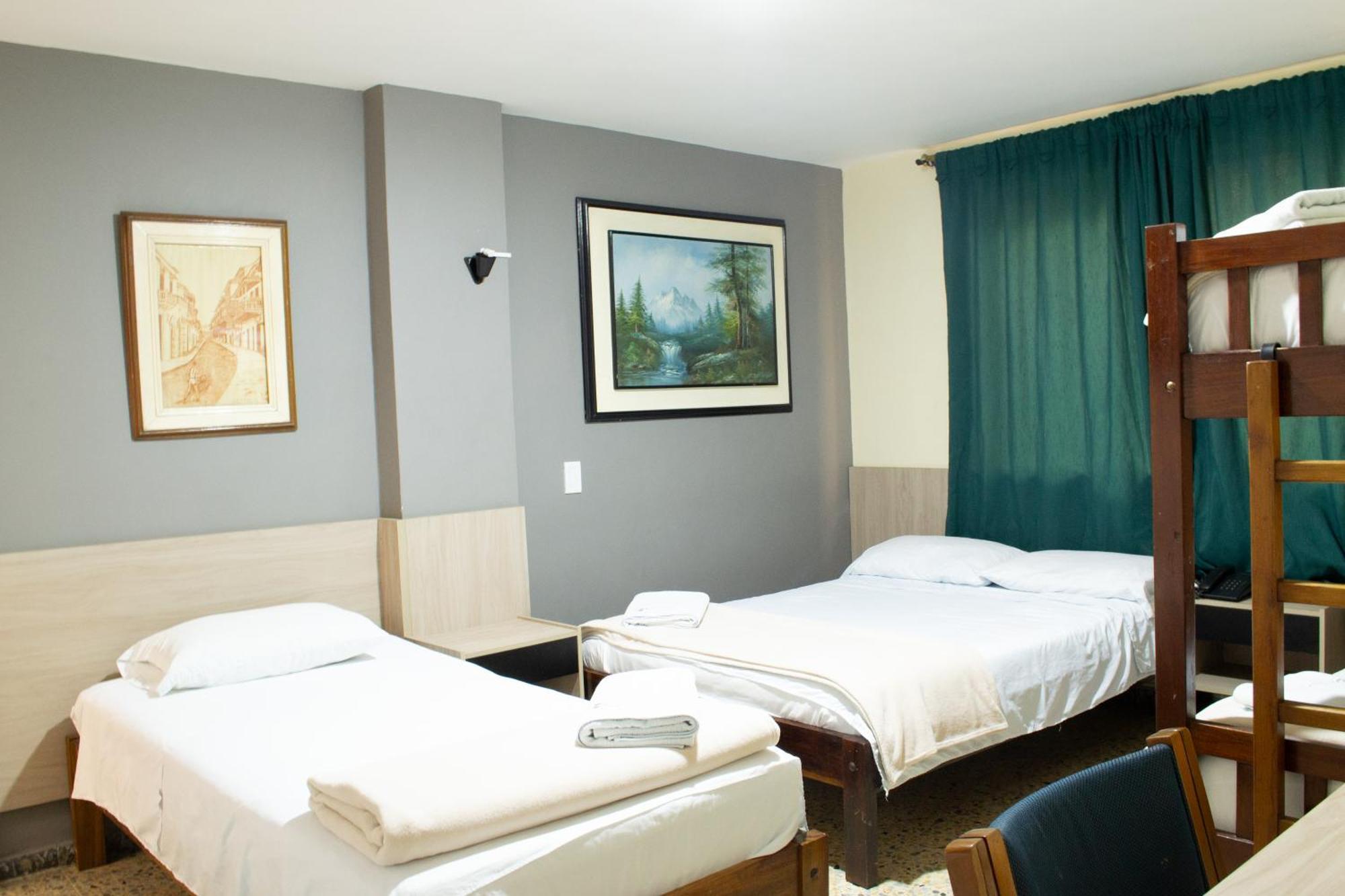 Hotel Caldas Plaza Esterno foto