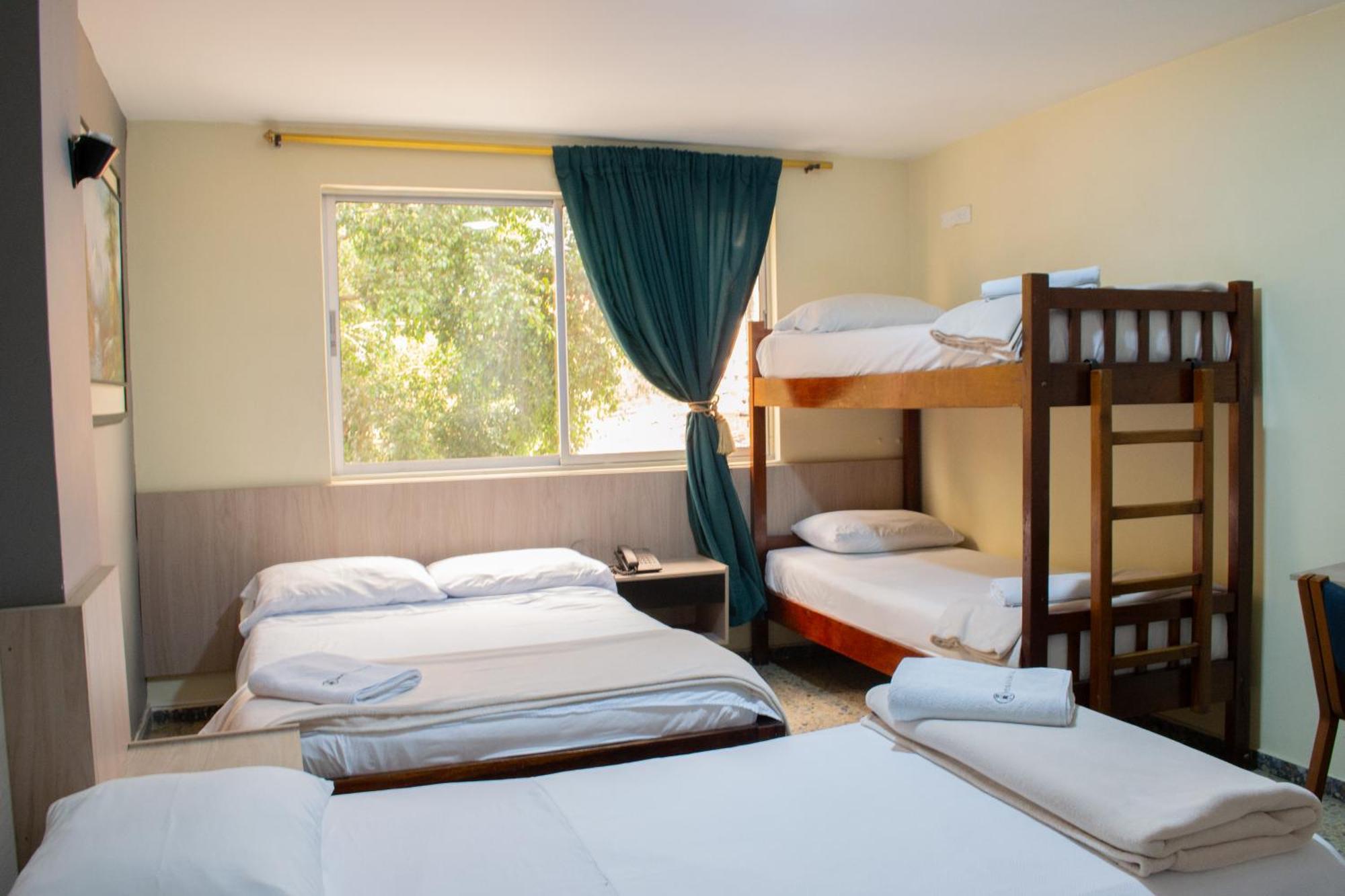 Hotel Caldas Plaza Esterno foto
